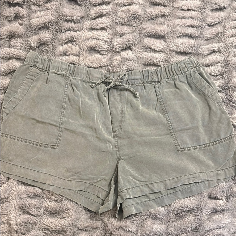 GAP Gray Cargo Shorts Relaxed Fit